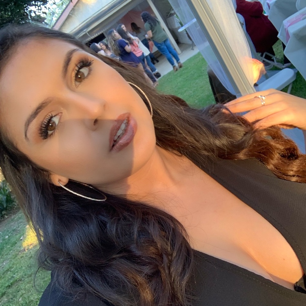 Meet your Posher, Evany